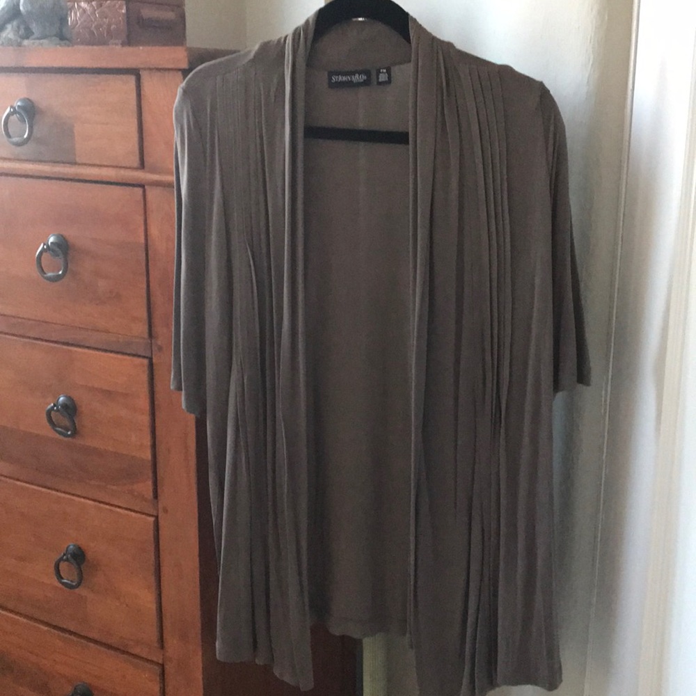 Buttonless cardigan